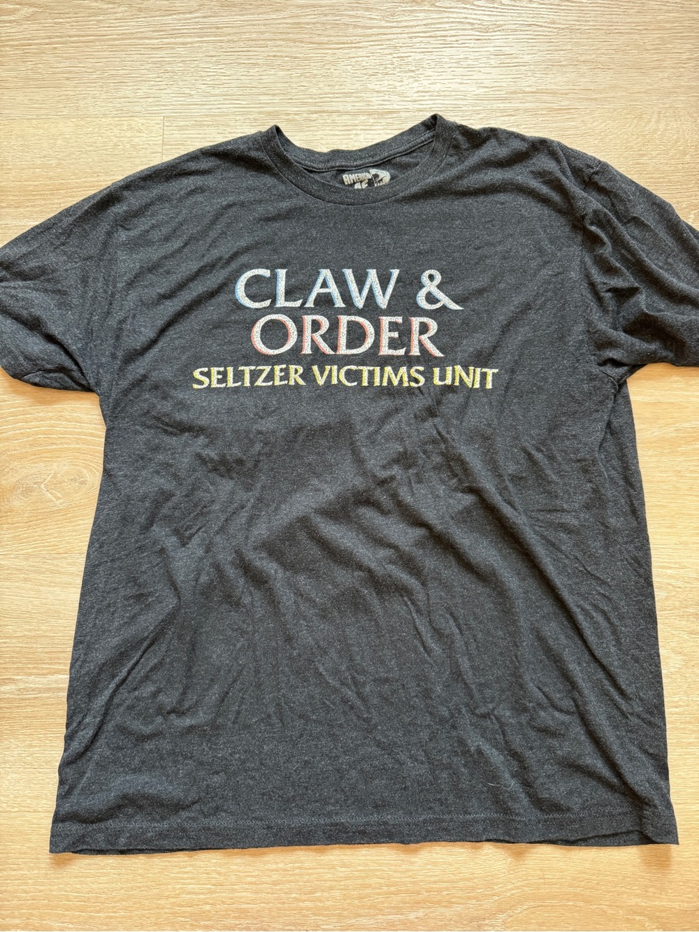 Claw & Order Gray T-Shirt Unisex Size Large